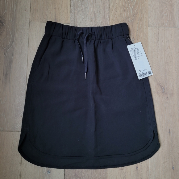 lululemon athletica Dresses & Skirts - Lululemon On The Fly Atheltic Skirt